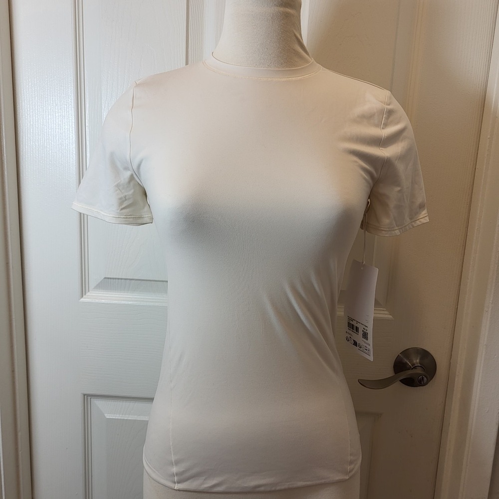 Lululemon Wundermost Ultra-Soft Nulu Hip-Length Crewneck Shirt Ivory $68 Size M